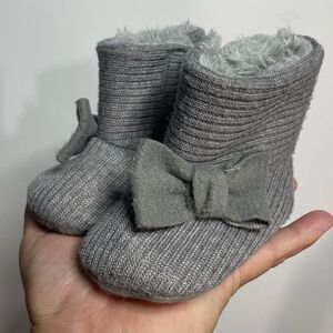 5 for $25🔥Myggpp Grey Ribbed Moccasin Baby Booties (12-18 months)